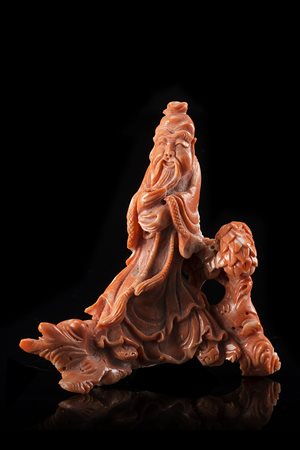 Ramo in corallo scolpito con saggio dalla lunga barba (difetti) Cina, sec. XX...