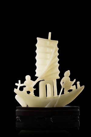 Modello di sampan in giada bianca, con base in legno Cina, tarda dinastia...