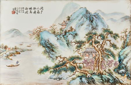 Placca in porcellana dalla forma rettangolare, dipinta in policromia con...