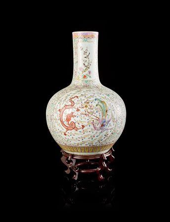 Grande vaso a bottiglia in porcellana Famiglia Rosa decorato con medaglione...