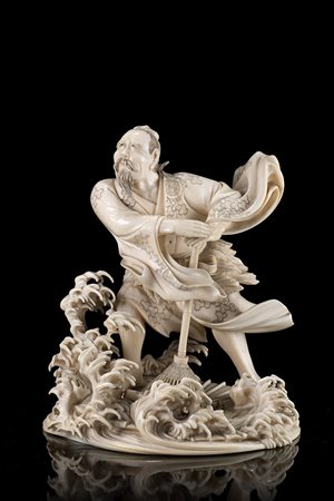 Okimono in avorio raffigurante saggio tra onde in tempesta, firma in...