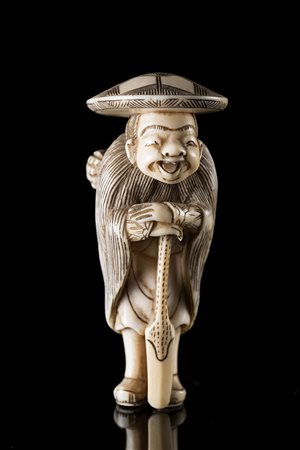 Netsuke in avorio raffigurante Moso con spada e cappello Giappone, sec. XIX...