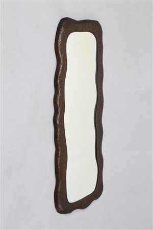 BRAGALINI ANGELO (n. 1913) Specchio rettangolare da parete in rame sbalzato,...