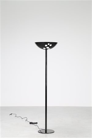 FRATTINI GIANFRANCO (1926 - 2004) Lampada da terra in metallo laccato nero e...