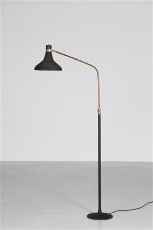 ARREDO LUCE Attrib. Lampada da terra in metallo sabbiato nero e ottone, anni...