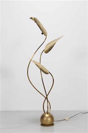BARBI TOMMASO Lampada da terra a tre foglie in ottone martellato, per Bottega...
