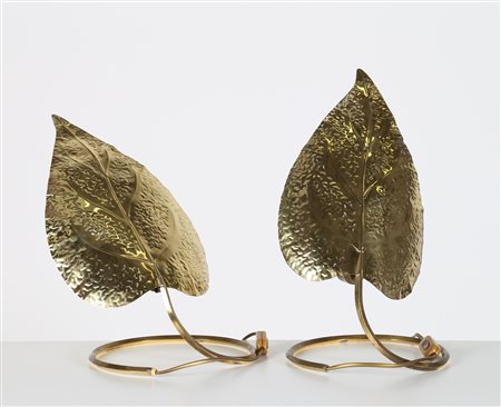 BARBI TOMMASO Coppia di lampade da tavolo a foglia in ottone martellato, per...