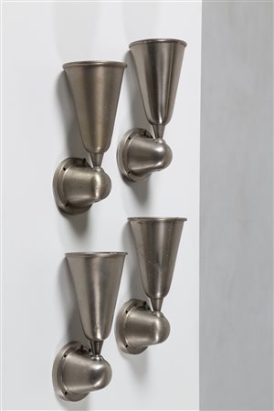 G.C.M.E. Quattro faretti da muro in acciaio cromato . -. Cm 9,00 x 20,50 x 9,00.