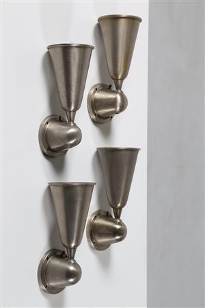 G.C.M.E. Quattro faretti da muro in acciaio cromato . -. Cm 9,00 x 20,50 x 9,00.