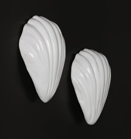 VENINI Coppia appliques conchiglia in pasta vitre bianca e ottone, anni 50....