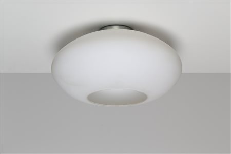 MANIFATTURA ITALIANA Lampada da soffitto in metallo cromato e vetro satinato....