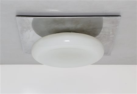 MANIFATTURA ITALIANA Lampada da soffitto in metallo cromato e vetro opalino....