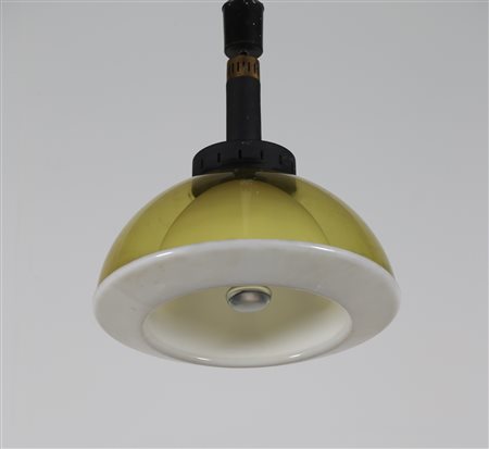 STILNOVO Coppia di lampadari in metallo laccato ottone e perspex, anni 70. -....