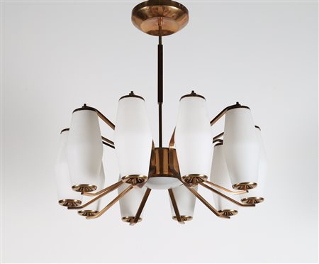 STILNOVO Lampadario in ottone e vetri opalino, mod. 1185, anni 50....