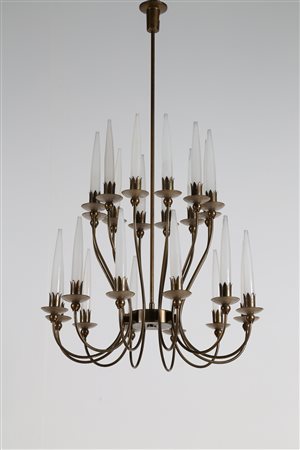 LELLI ANGELO Grande lampadario a 24 lumi con struttura in ottone, diffusori...