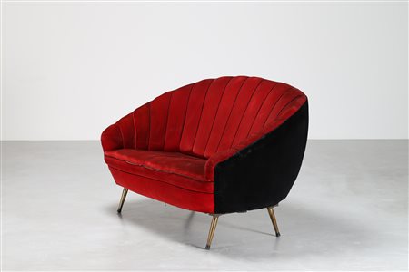 MANIFATTURA ITALIANA Divano con piedini in ottone e velluto originale, anni...