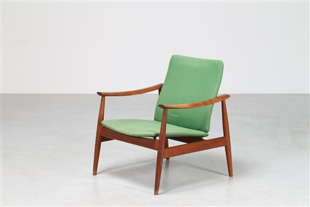 JUHL FINN (1912 - 1989) Poltrona in teak e tessuto, mod. 138 per Francia &...