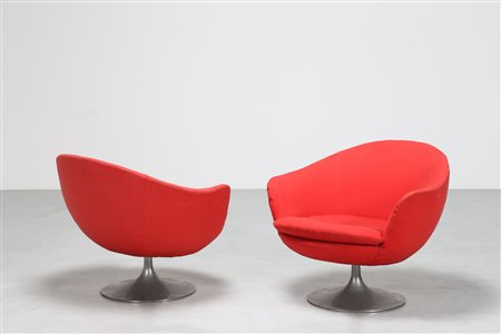 MANIFATTURA ITALIANA Coppia poltrone girevoli in tessuto con base in...