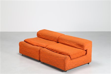 MANGIAROTTI ANGELO (n. 1921) Divano componibile a due moduli in tessuto...