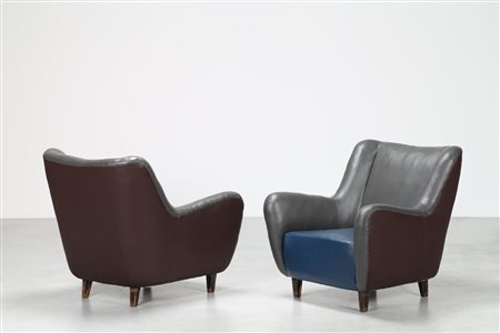 MANIFATTURA ITALIANA Coppia di poltrone imbottite pelle e legno. Legno e...