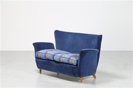 MANIFATTURA ITALIANA Divano in legno e velluto, anni 50. -. Cm 142,00 x 78,00...