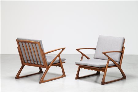 MOBILI PIZZETTI Coppia di poltrone in legno con cuscini in tessuto, anni 50....