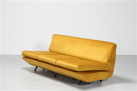 ZANUSO MARCO (1916 - 2001) Divano con struttura in tubolare metallico, nastri...