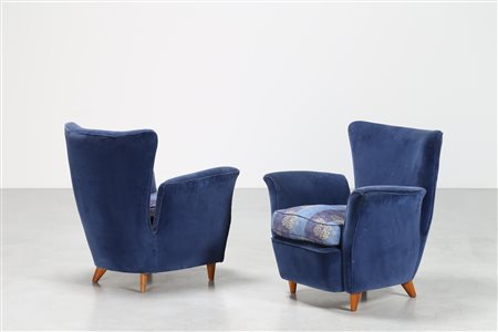 MANIFATTURA ITALIANA Coppia di poltrone in legno velluto, anni 50. -. Cm...