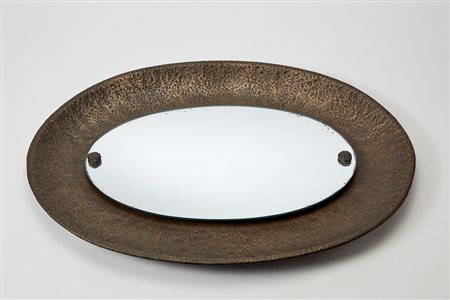 Angelo Bragalini (1913) (attribuito) Specchio ovale con cornice in lamina di...