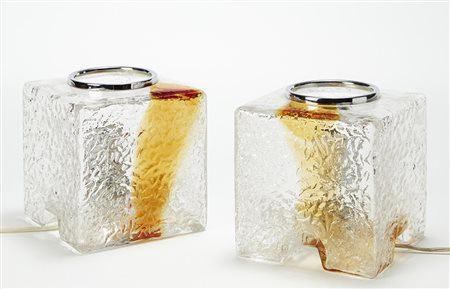 Coppia di lampade da tavolo in vetro corrugato incolore e ambrato. Probabile...