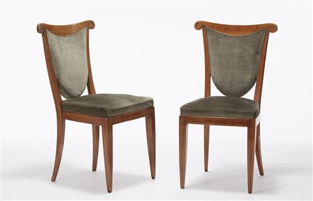 Coppia di sedie in faggio ascrivibile alla cerchia di architetti del...