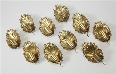 Lotto composto da dieci appliques in lamina di ottone sbalzata a forma di...