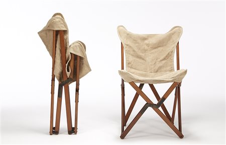 Coppia di sedie pieghevoli modello "Tripolina". Legno di acero e juta....