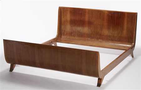 Paolo Buffa (Milano 1903 - 1970) Letto a due piazze impiallacciato e bordato...