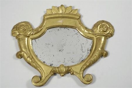 Cantagloria in legno dorato e intagliato, sagomata a scudo, XVIII-XIX sec.,...