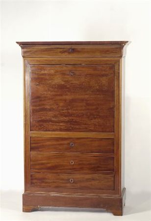 Secretaire in ciliegio, sportello a ribalta sul fronte, tre cassetti...