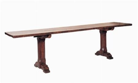 Tavolo fratino in noce, gambe a fittone scantonato, piedi a ciabatta...