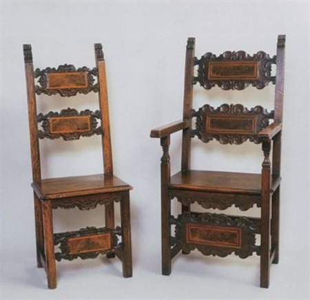 Due seggioloni e sei sedie in noce, cartelle intagliate con pannelli in...