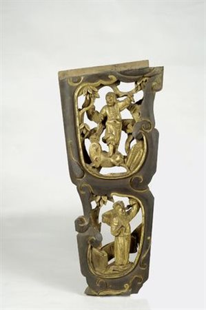 Pannello in legno dipinto, intagliato e traforato, con figure, Cina XIX sec.,...