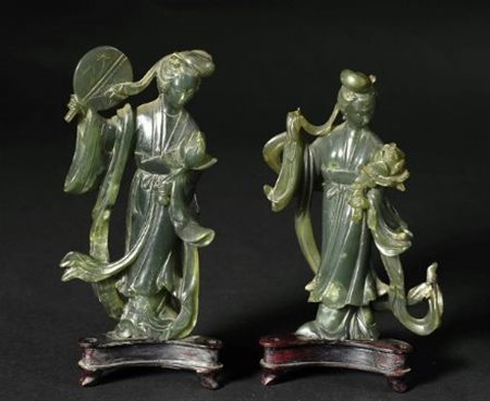 Coppia di figure femminili in giada, Cina, XIX sec.