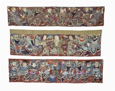 Personaggi del teatro cinese Tre strisce di ricamo in seta su lana, Cina,...