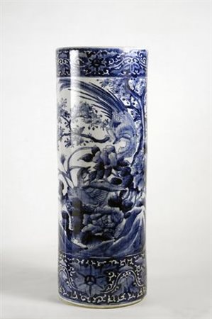 Portaombrelli in porcellana bianca e blu, di forma cilindrica, con...