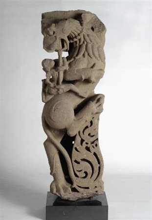 Trasfigurazione di una divinità scultura in pietra arenaria rossa, India...