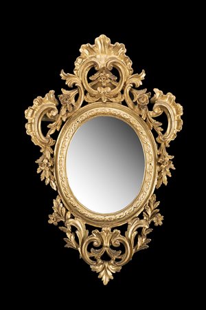 Specchiera in legno intagliato e dorato a volute, foglie e fiori. Sec. XIX...
