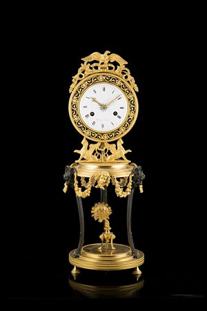 TERRIEN A PARIS Pendola da tavolo in bronzo dorato Inizio sec. XIX Quadrante...