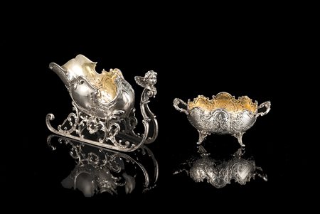 Lotto composto da due contenitori in argento con interni dorati, uno a forma...