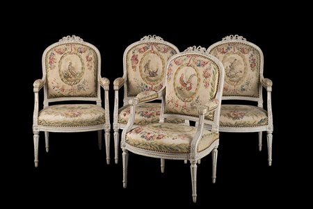 Gruppo di quattro poltrone in legno intagliato e laccato con cimase a fiocchi...