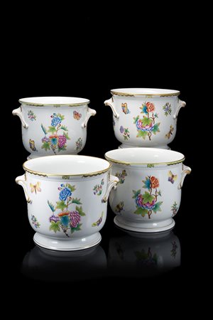 Manifattura di Herend, gruppo di quattro rinfrescatoi in porcellana decorati...