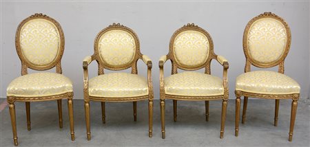 Fornitura da camera rivestita in seta in legno intagliato e dorato, con...