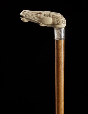 Bastone con canna in malacca, impugnatura in avorio scolpito a testa di...